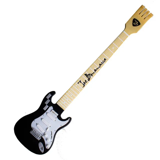 Joe Bonamassa Stratocaster ryggkløer tre gitar gave